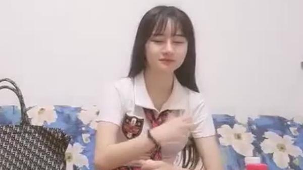 本人比照片还漂亮的,长腿美腿JK制服顶级美少女