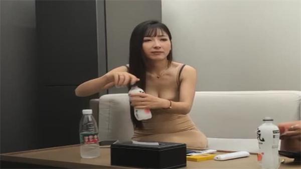 肤白貌美,外围场甜美女神