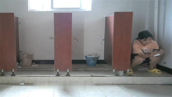 佼佼者全景厕拍1镜4位置6