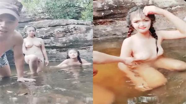 金三角行动东南亚户外,两个刚成年萝莉,荒野水坑里啪啪