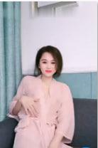 风骚美女小姐姐太寂寞，只好在家自慰给大家看～