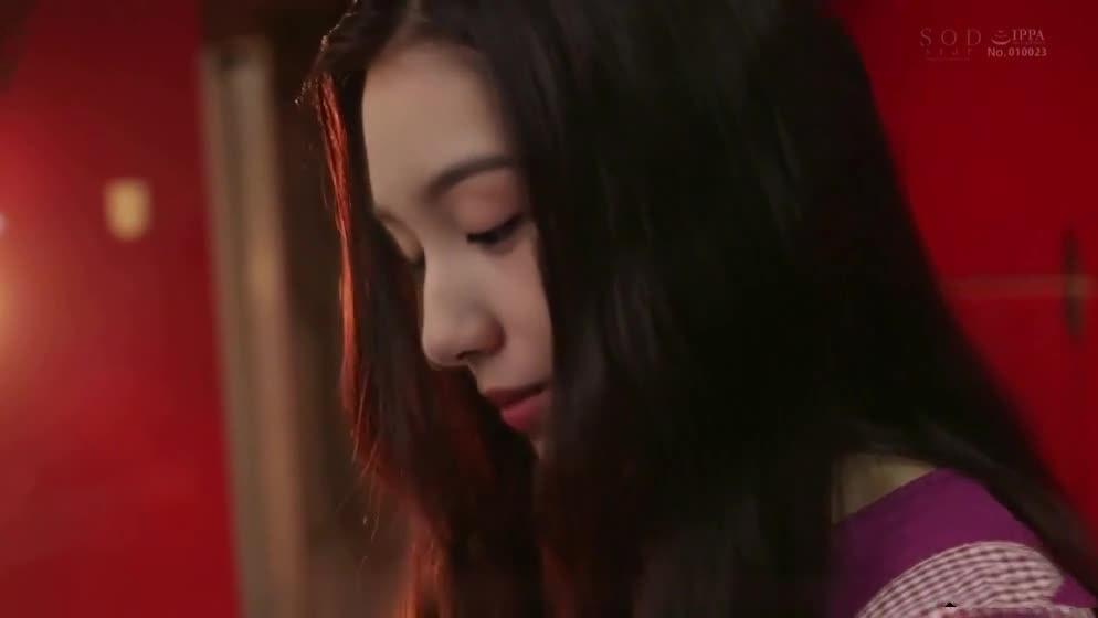 AI-周也-异常饮精癖人妻，梦想喝光所有男人的精液上