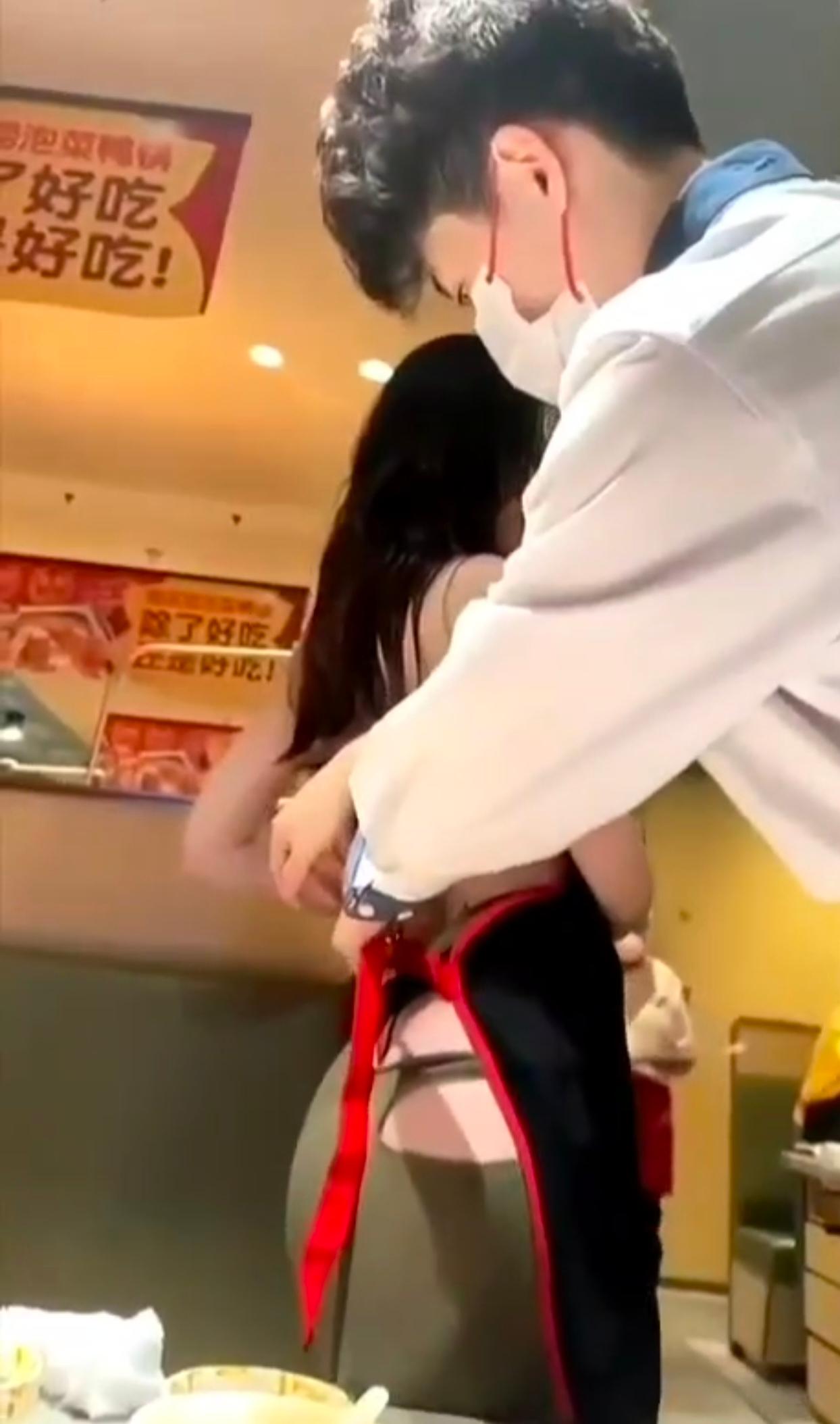 阿朱海底捞有勾引服务员