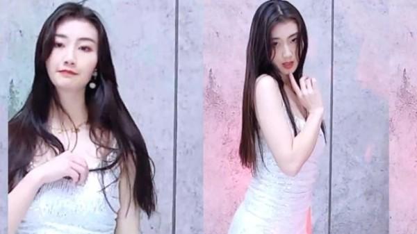 【超重磅】虎牙女神【李遇安】土豪5000定制首次露鲍裸舞