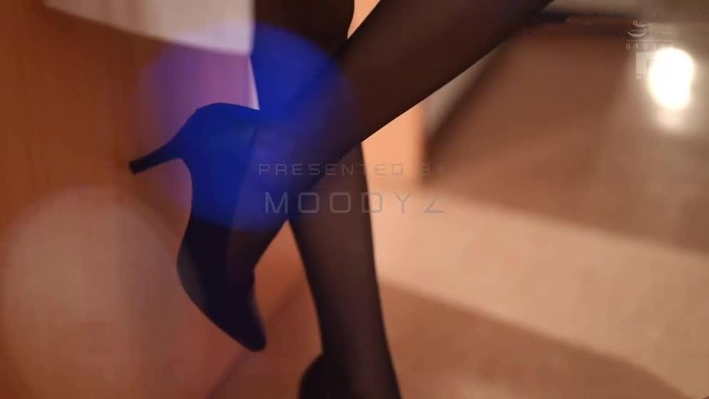 AI-关晓彤-美腿痴女医生的改善射精计划